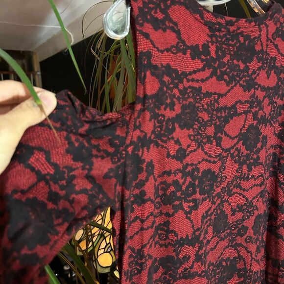 Michael Kors Red and Black Lace Peekaboo Shoulders Top Medium - Picture 7 of 14